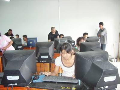 黃澤鎮(zhèn)成校賦能失土農(nóng)民，電腦培訓(xùn)點(diǎn)亮數(shù)字新生活